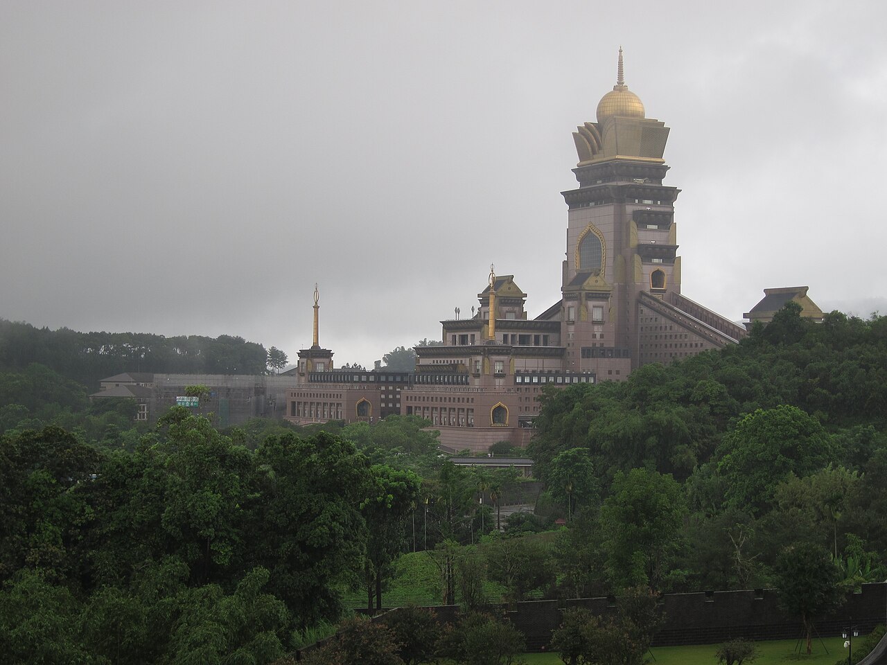 Chung Tai Chan Monastery, Puli