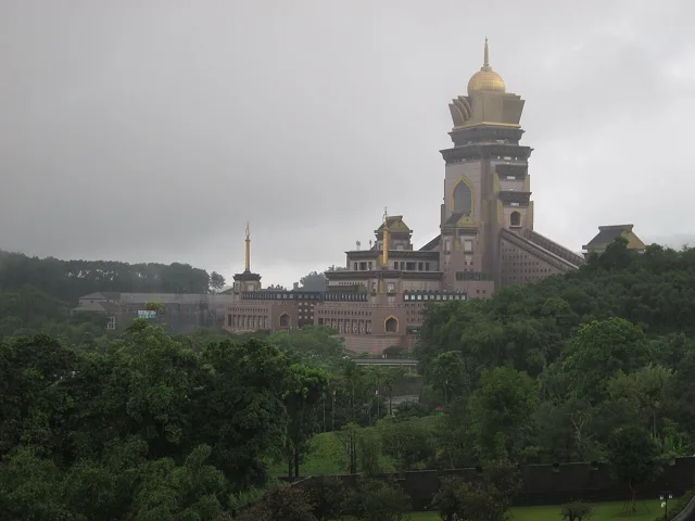 Chung Tai Chan Monastery, Puli