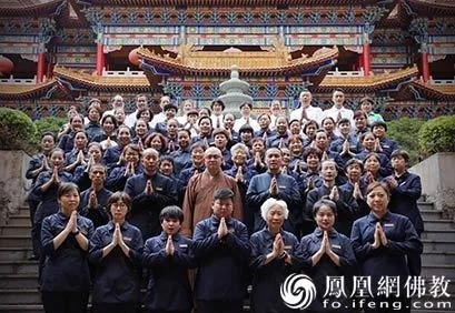 A group outside Jiulong Temple in Huishui, pictured in a historical retreat announcement.
