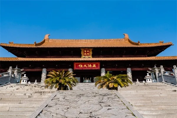 Changlu Chongfu Temple in Nanjing, photographed for a local visitor guide.