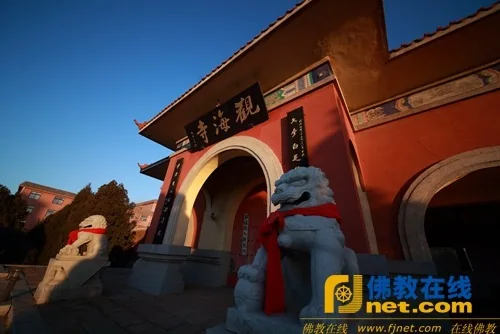 Guanhai Temple's entrance in Dalian, pictured in its historical residential programme notice.