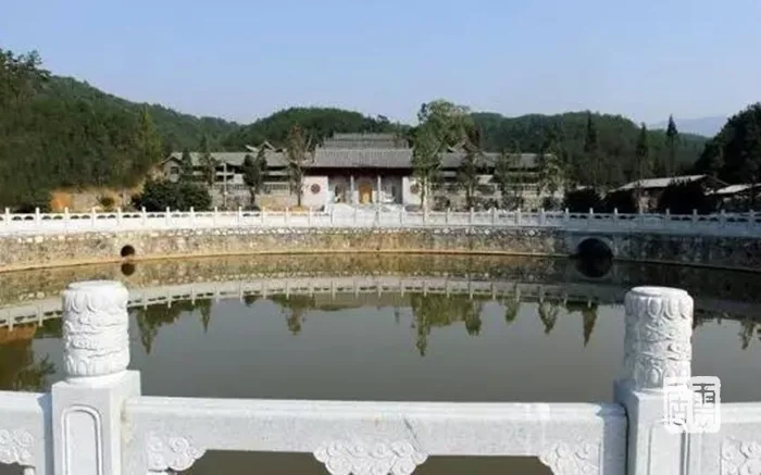 Qingyun Chan Temple near Yunju Mountain, photographed for its May 2016 retreat report.