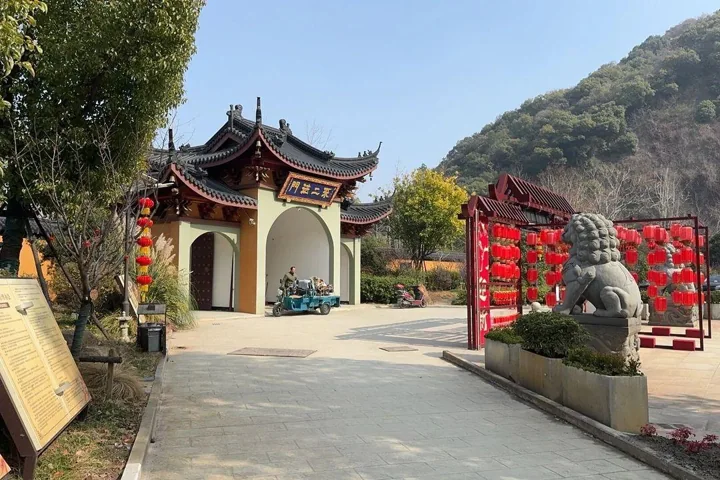A gate at Ruifeng Chan Temple, Xiaoshan, shown on its named visitor listing.