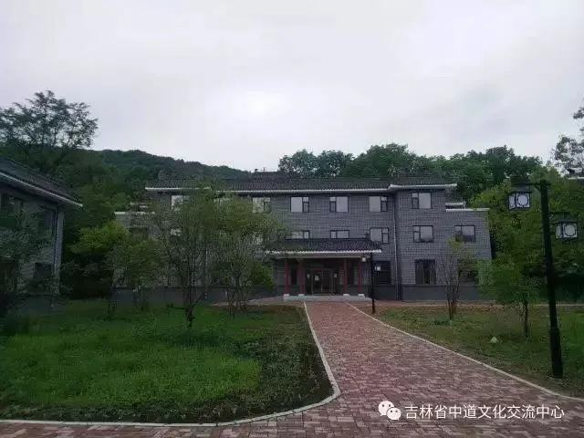 The Zhongdao Academy campus associated with Shengfo Temple in Jiaohe, pictured in its 2018 retreat notice.