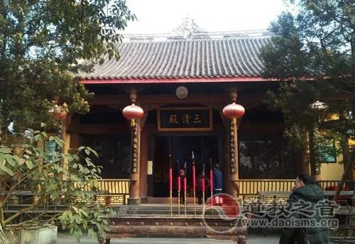 Sanqing Hall at Duoyin Guan, Renshou, photographed in 2015.