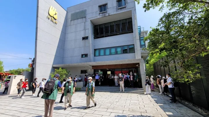 Visitors gather at the modern entrance to Lanyang Branch.