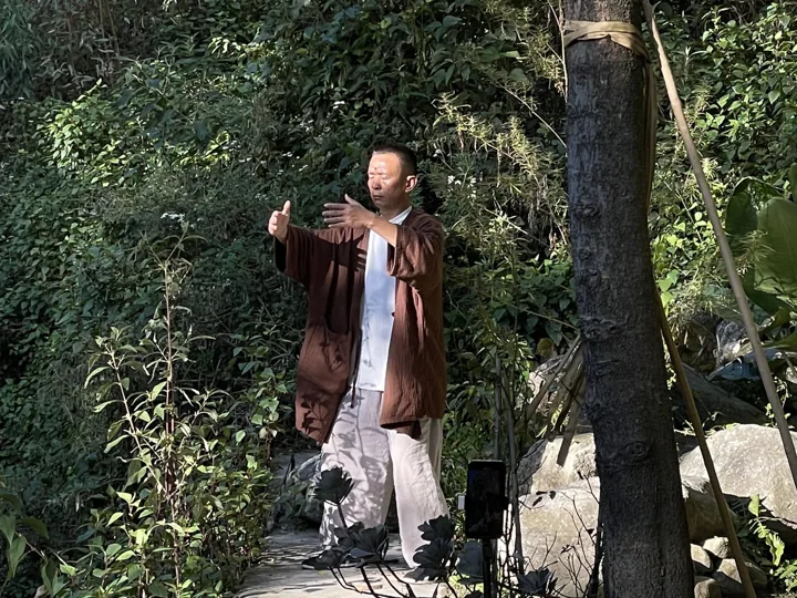 Huang Shan practising tai chi, from Taiji Zhe’s Dali teaching archive.