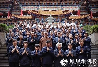 A group outside Jiulong Temple in Huishui, pictured in a historical retreat announcement.