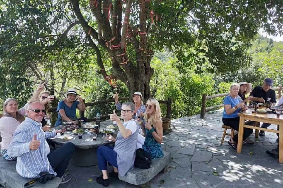 Comida compartida en la academia de kung-fu Pure Yang de Wudang.