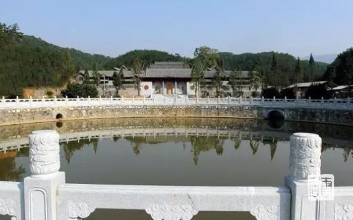 Qingyun Chan Temple near Yunju Mountain, photographed for its May 2016 retreat report.