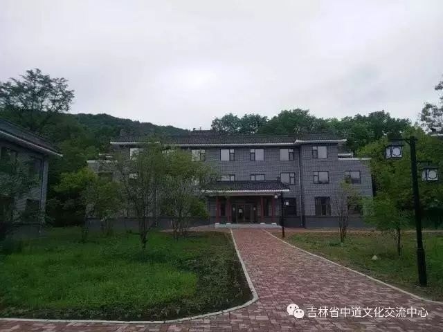 The Zhongdao Academy campus associated with Shengfo Temple in Jiaohe, pictured in its 2018 retreat notice.