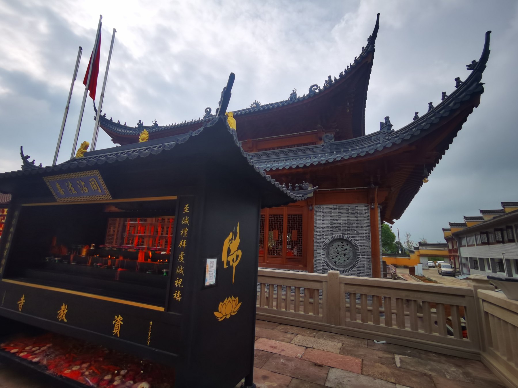 Templo chan Zijiao en Ningbo, fotografiado por un visitante local en octubre de 2025.